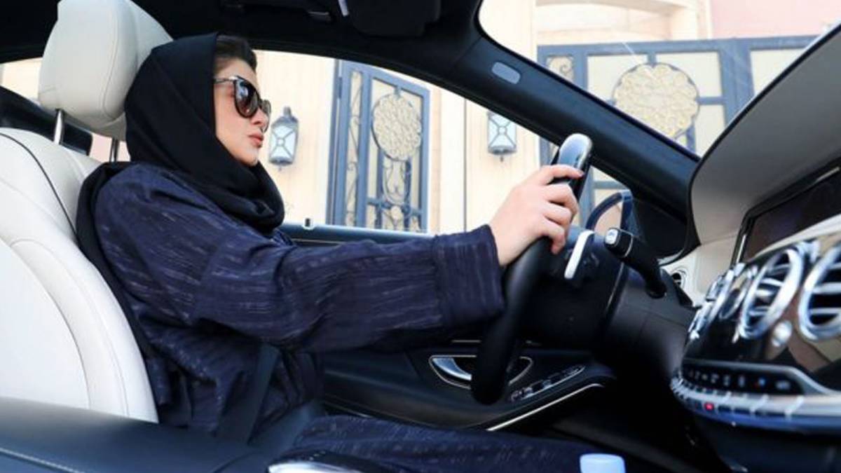 Жінки Саудівської Аравії отримали право водити автомобілі