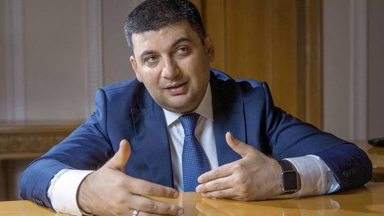 Майже 30 тисяч &laquo;на руки&raquo; отримав Гройсман у липні