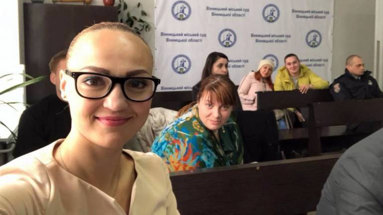 У Вінницькому міському суді відбулось чергове засідання у справі побиття депутатки міськради