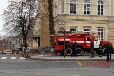 бомба у торговому університеті фото