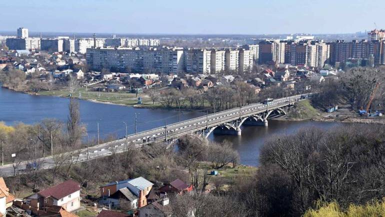 На Зелені свята рух транспорту через київський міст буде перекрито