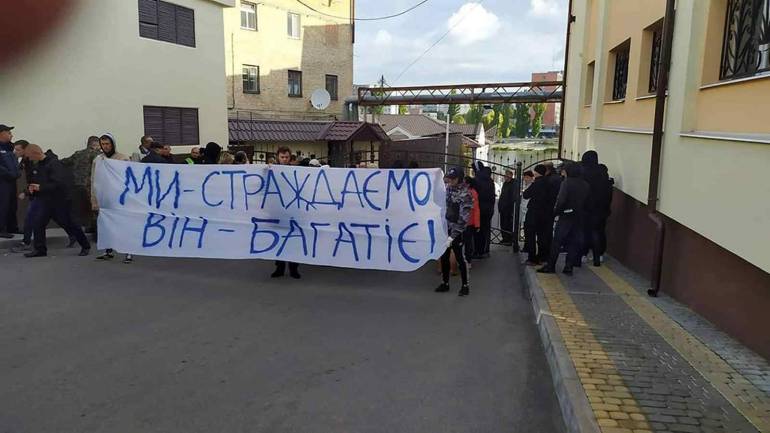 Вінничани протестують через відключення води