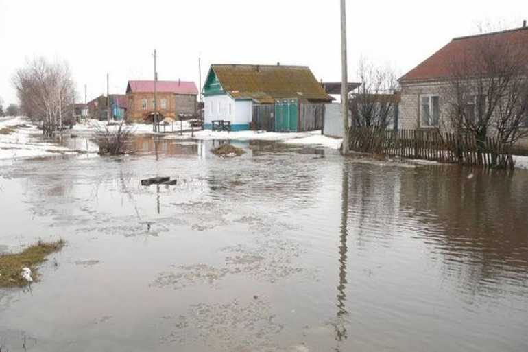 На Закарпатті піднявся рівень води у річках: евакуюють населення, майно та  худобу