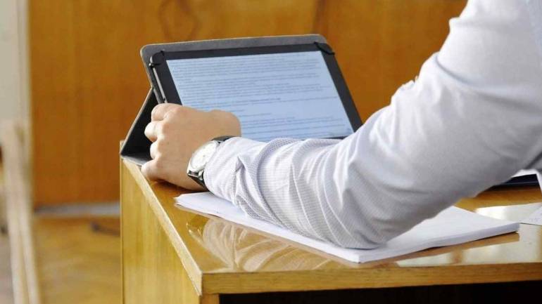 &laquo;Щоб не витрачати тонни паперу&raquo; &ndash; вінницьким депутатам пропонують закупити планшети