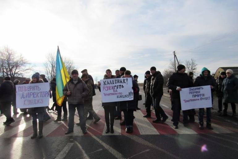 Через дії президента ВНАУ Григорія Калетніка люди перекрили міжнародну трасу