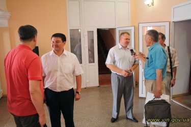 чиновники Вінницької ОДА з представниками луганської делегації фото