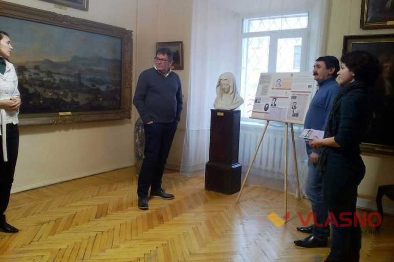 Іноземні туристи дізналися історію Миколи Леонтовича у Вінниці