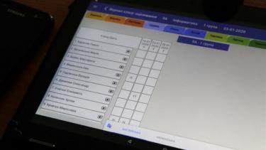 Подвійна робота: вінницьким вчителям доводиться заповнювати паперові та електронні журнали