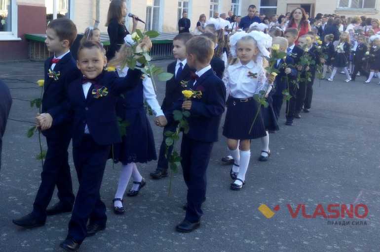 У школах Вінниччини День знань зустрічали гімном України та &laquo;хава нагілою&raquo;