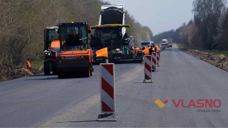 &laquo;За &laquo;халтуру&raquo; платити не будемо&raquo; &ndash; Володимир Гройсман інспектував ремонт доріг на Вінниччині (ФОТО)