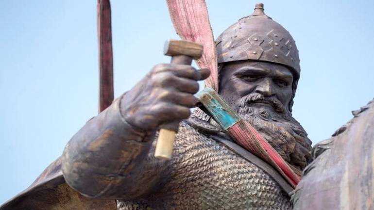 У Києві встановлюють пам'ятник &laquo;3-D&raquo; богатиря