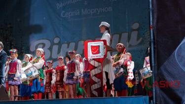 У Вінниці комедіантам роздавали &laquo;Золотих літаючих слонів&raquo;