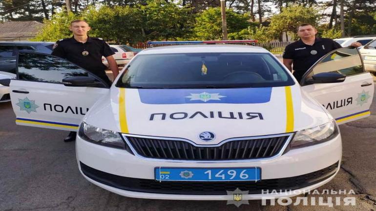 Виліз на собачу будку з мотузкою на шиї: гайсинчанин намагався повіситись