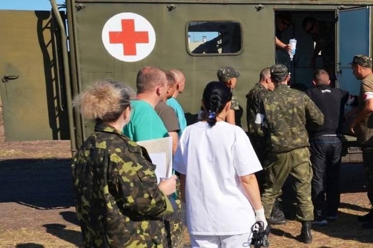 Медики, які працюють біля лінії розмежування, отримають статус учасника бойових дій