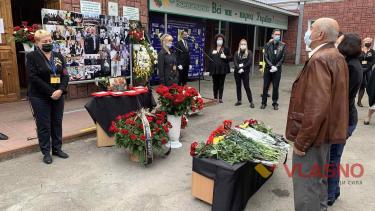 &laquo;Поки живі його учні - він ніколи не помре&raquo;: у Вінниці попрощались з директором гімназії №7 Олександром Сухомовським  (ФОТО)