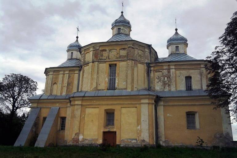 Свято-Преображенська церква у Поличинцях фото