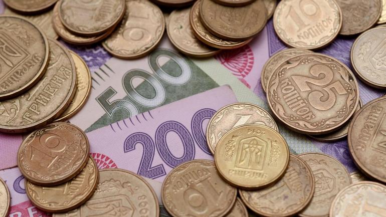Комунальні борги українців стягуватимуть із зарплат та пенсій