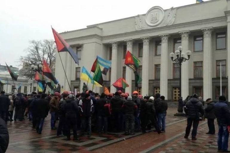 Шахтарі пікетують Верховну Раду