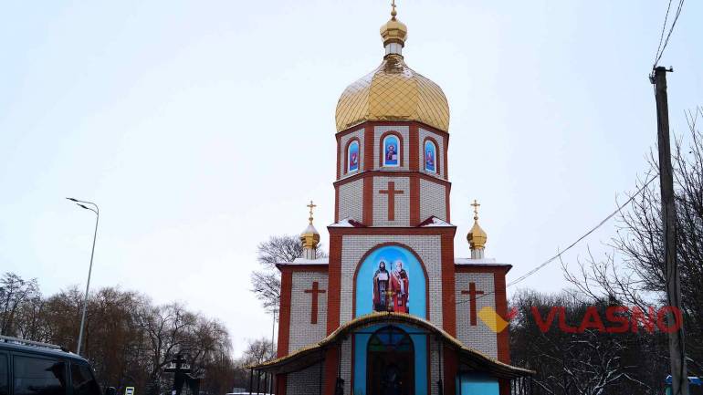 &laquo;До відступників і розкольників не приєднаємось!&raquo;&ndash; прихожани УПЦ в селі на Вінниччині (ФОТО)