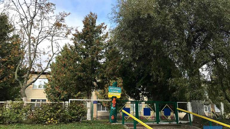 Невідомий чоловік пограбував дитсадок через вікно