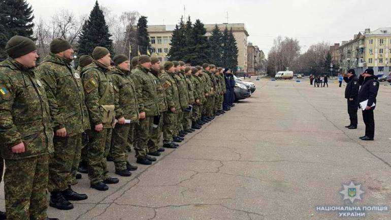 Вулиці Маріуполя патрулюють у посиленому режимі через футбольний матч