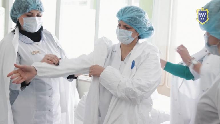 За добу кількість хворих на коронавірус зросла до 972