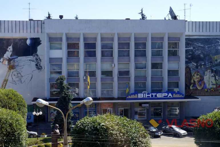На стінах Вінницької ТРК почали малювати космос (ФОТО)