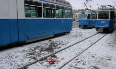 Вінничанка, яка зранку потрапила під трамвай, знаходиться в реанімації