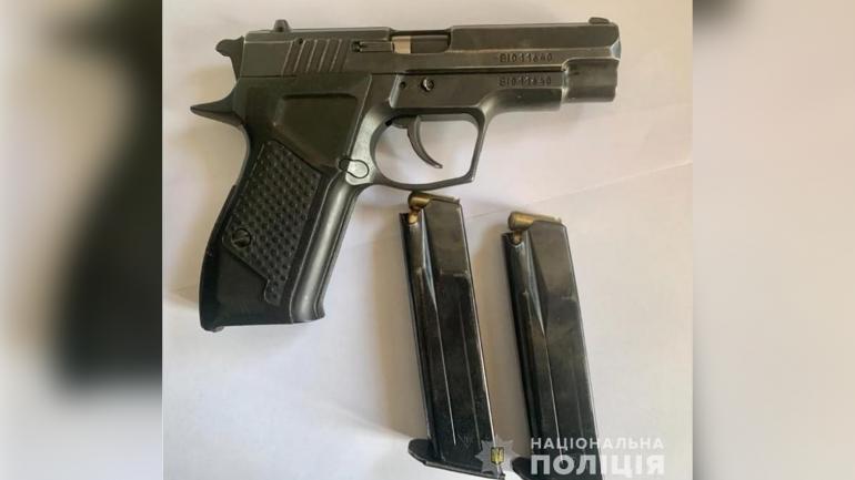 У Вінниці в одному з розважальних закладів через конфлікт чоловікові прострелили стегно