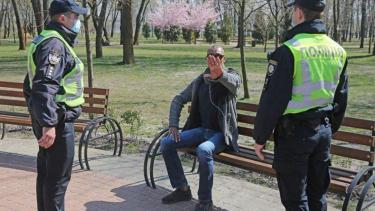 Вінничанина оштрафували на 17 тисяч гривень за відсутність маски на дитмайданчику