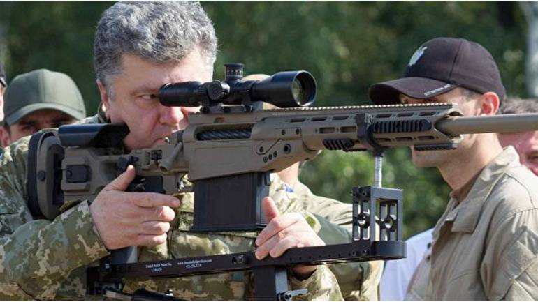 Петро Порошенко вводить військовий стан
