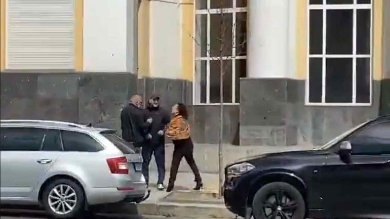 ОБЕРЕЖНО! У Вінниці на вулиці плюється заслужена журналістка-депутатка (ВІДЕО)