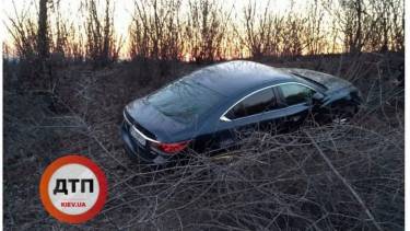 Через погані дороги зловмисник покинув викрадену у вінничанина &laquo;Мазду&raquo;