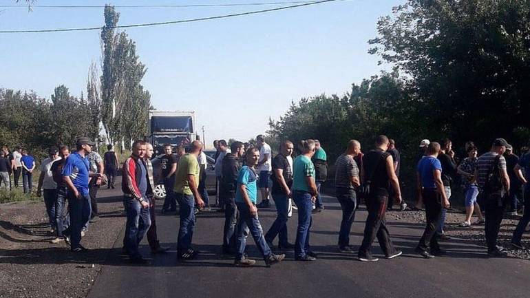 На Донеччині мітингувальники перекрили трасу