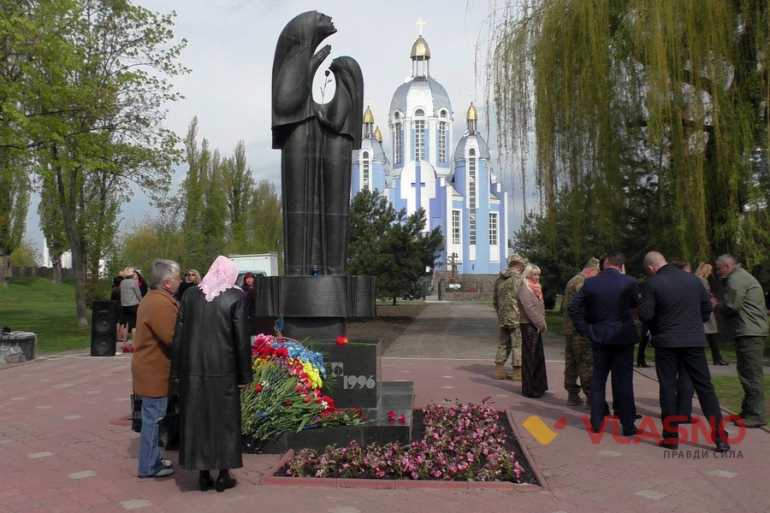пам'ятник чорнобильцям у Вінниці фото 