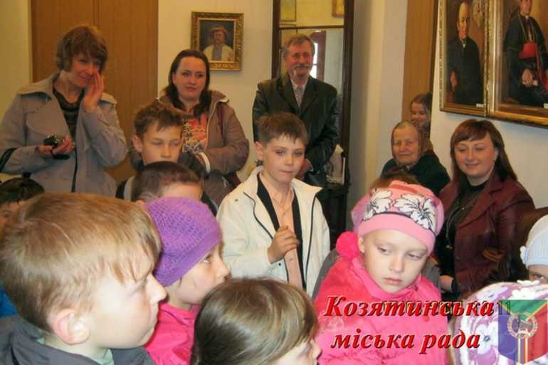 школярі-гіди фото