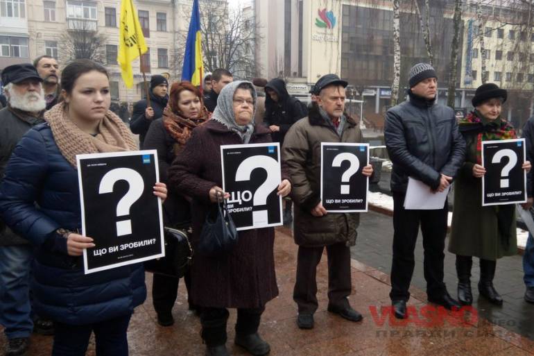 Протягом дня вінничани вшановують Небесну Сотню