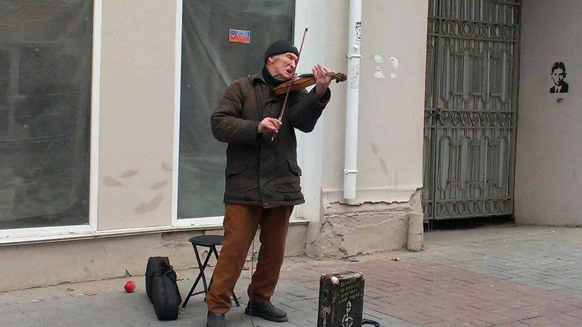 Вінницькому скрипалю неможливо повернути зір через генетичну хворобу