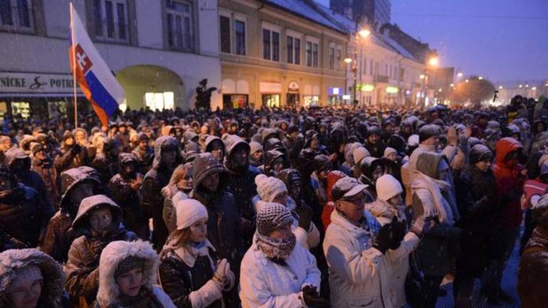 Десятки тисяч протестувальників: у містах Словаччини відбулися антиурядові демонстрації