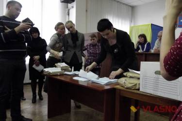 повторний підрахунок голосів в Агрономічному фото