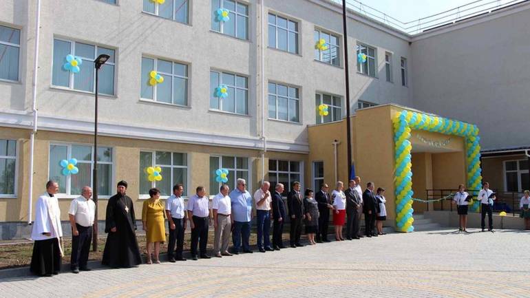 На Вінниччині відкрили школу, яку будували 27 років