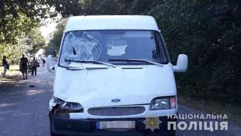 У Жмеринському районі мікроавтобус на смерть збив пішохода, який йшов по узбіччю дороги