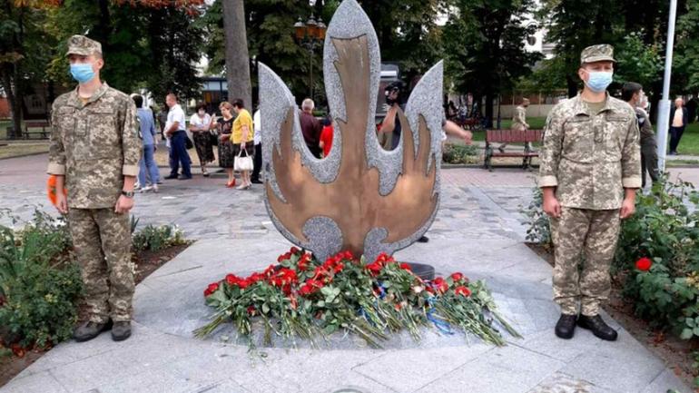 Вінничани вклонилися пам&rsquo;яті борців за незалежність України (ФОТО)