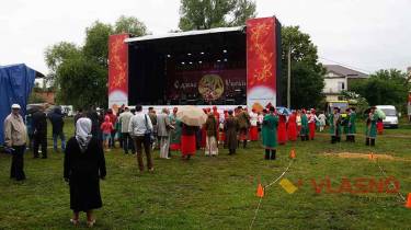 Керівництво Вінницької ОДА смакувало на фестивалі соколовською &laquo;колотухою&raquo; (ФОТО)