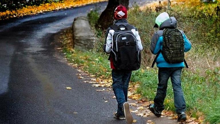 "Поки дитина дійде додому - вже глибока ніч": в Тульчині єдиний перевізник відмовився виходити на маршрут
