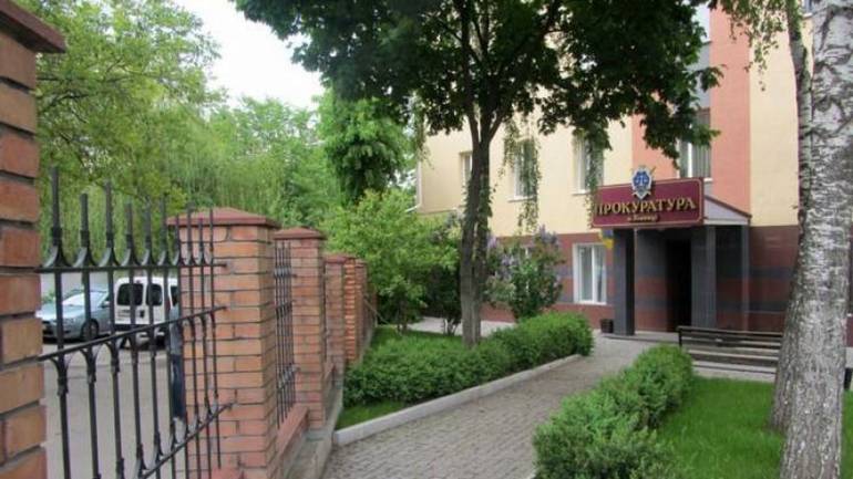 Вінницька активістка влаштувала &laquo;зашквар паті&raquo; під прокуратурою (ВІДЕО)