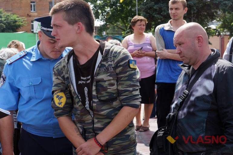 харківські &laquo;провокатори&raquo; під час акції протесту під Вінницькою міською радою фото