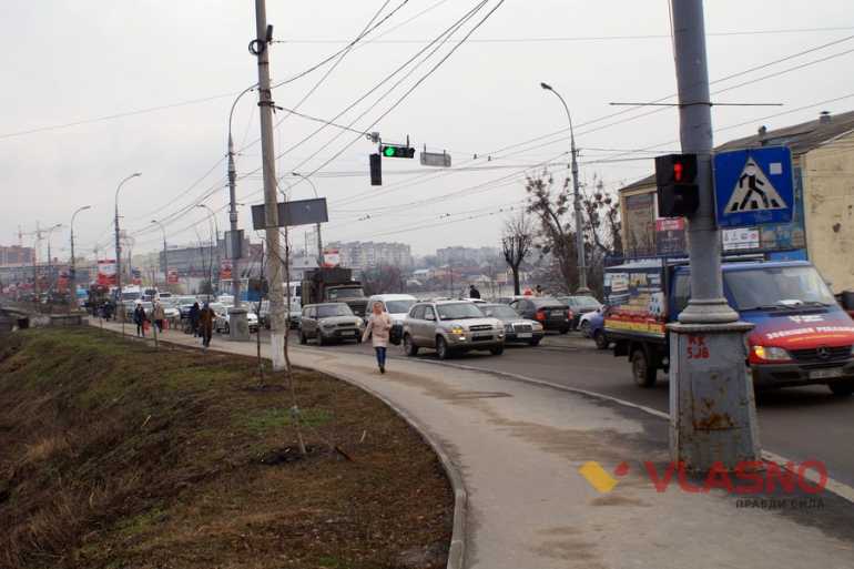 затори на центральному мосту у Вінниці фото