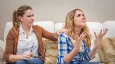 Відсутність соціальних зв'язків під час ізоляції спричиняє у підлітків стрес, який шкодить здоров'ю як і куріння 15 цигарок на день