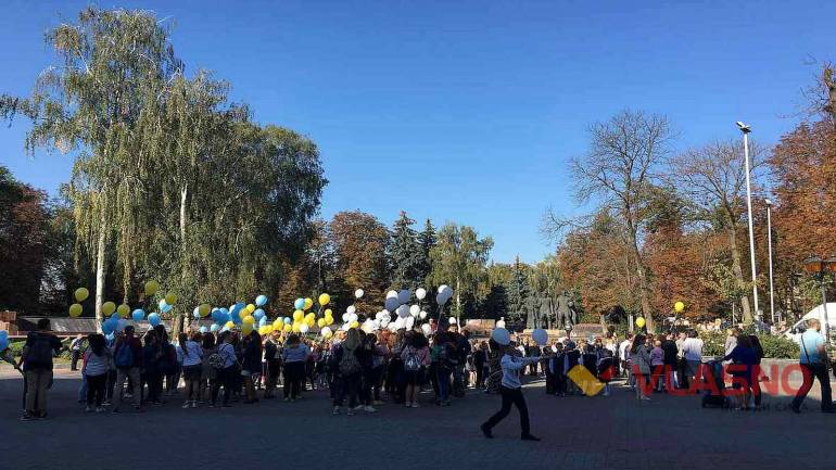 Вінничани закликали усіх об&rsquo;єднатись заради миру (ФОТО)